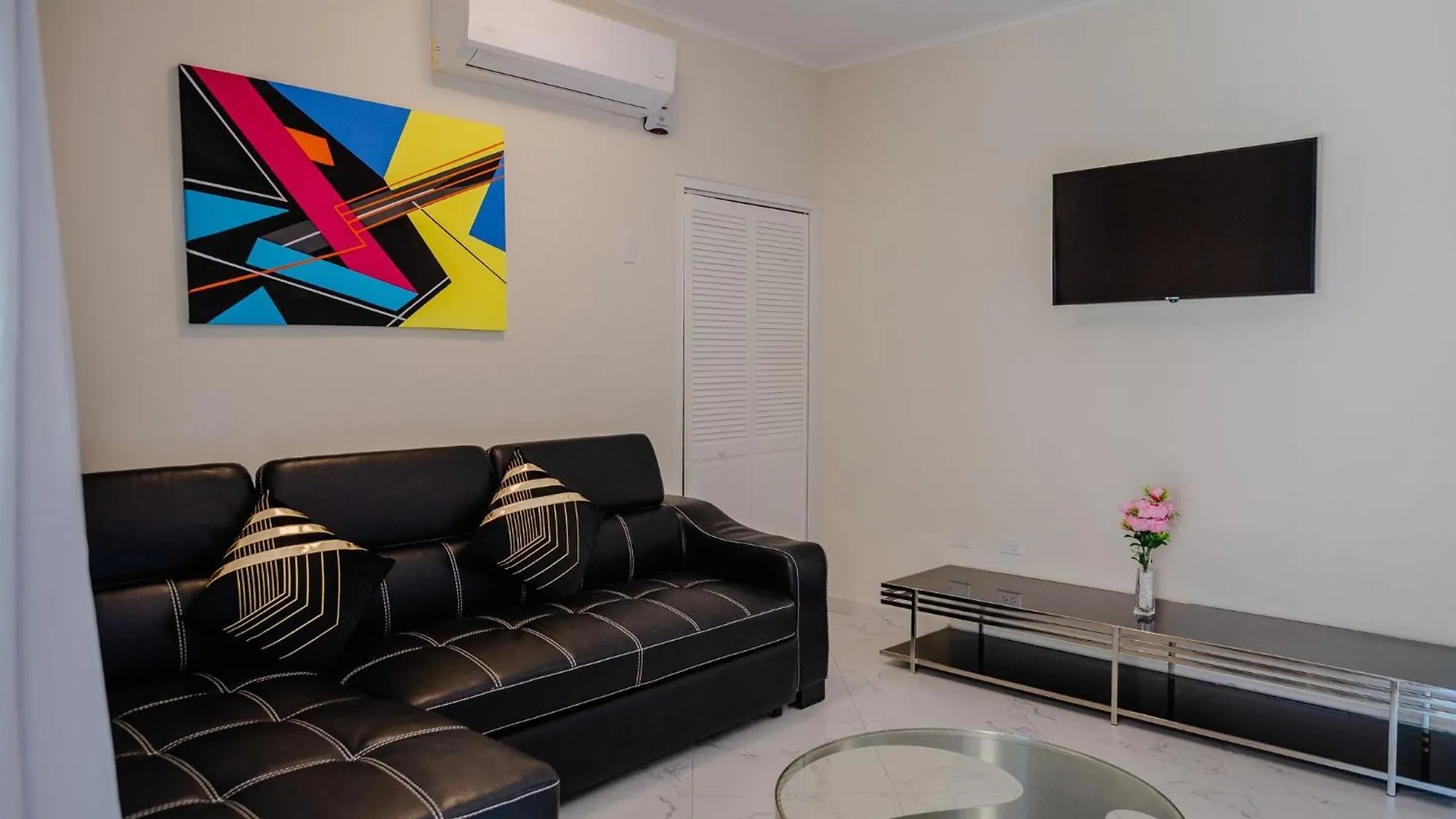 Modern 1-Bedroom-Apartment 2 Km From Eagle Beach Палм Бич Апартаменты